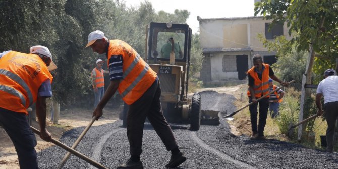 Akdeniz’de asfalt çalışmaları sürüyor