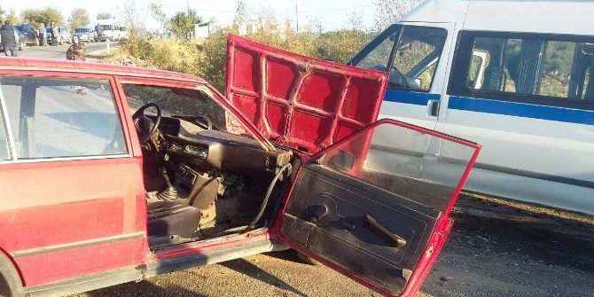 Tarım İşçilerini Taşıyan Minibüs Kaza Yaptı: 9 Yaralı