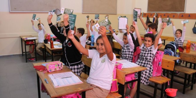 Zeytinburnu Belediyesi’nden 20 bin öğrenciye kırtasiye çeki