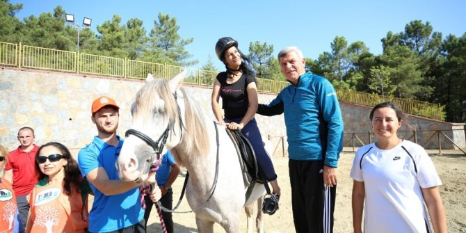 Başkan Karaosmanoğlu, engellilerin heyecanına ortak oldu