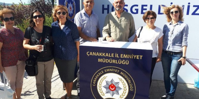 Çanakkale İl Emniyet Müdürlüğü  öğrencileri ’ İlk Adımda, Dost Eli’ standıyla bilgilendirdi