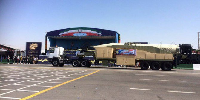 İran ordusu güç gösterisi yaptı