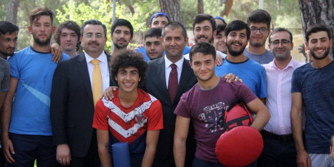 Kaymakam ve başkanı ’Matrak’la karşıladılar