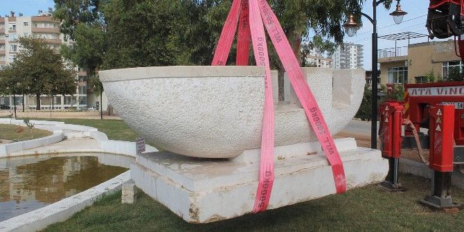 "Göçmen İzleri" Heykeli Yeni Yerine Taşındı