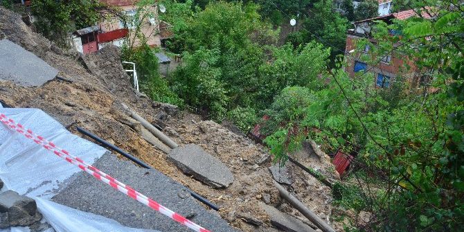 Zonguldak’ta Meydana Gelen Heyelanda Bir Ev Toprak Altında Kaldı
