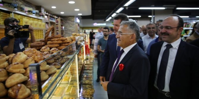 Başkan Büyükkılıç iş yeri açılışına katıldı