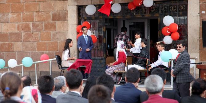 Ahlat’ta İlköğretim Haftası Kutlandı