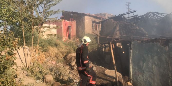 Başkent’te gecekondu yangını