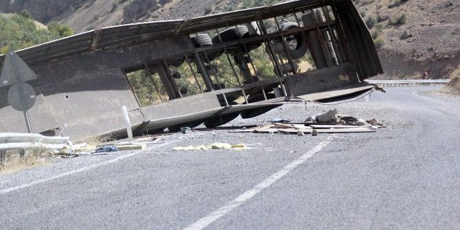 Karayolundaki Tır, Kazalara Davetiye Çıkarıyor