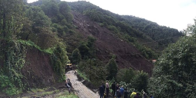 Beşikdüzü İlçesindeki Afette Hayatını Kaybedenlerden 5 Çocuk Annesi Gülten Angın Son Yolculuğuna Uğurlandı