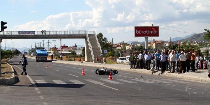 Tırın Çaptığı Motosiklet Sürücüsü Hayatını Kaybetti