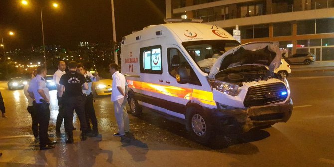 Samsun’da ambulans otomobil ile çarpıştı: 1 yaralı