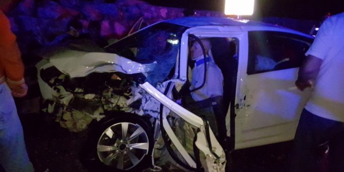 Düğünden dönen ailelere tır çarptı: 8 yaralı