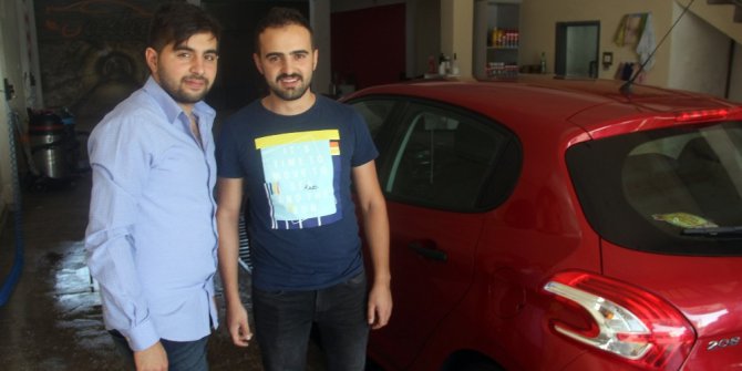 Ortağını otomobil yıkar gibi yıkadı