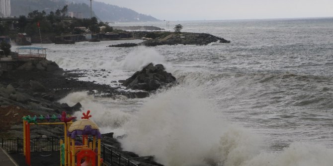 Fırtınalı havada kayığı ile denize açılınca...
