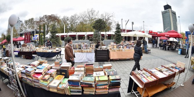 Sahaflar 11’inci kez Beyoğlu’nda kitapseverlerle buluştu
