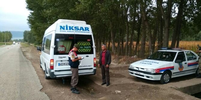 Niksar İlçe Jandarma Ekipleri Öğrenci Servislerini Denetledi