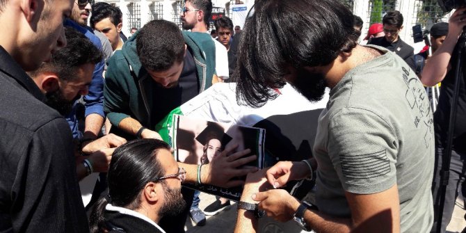 Suriyeli aktivist ve gazeteci kızı son yolculuğuna uğurlandı