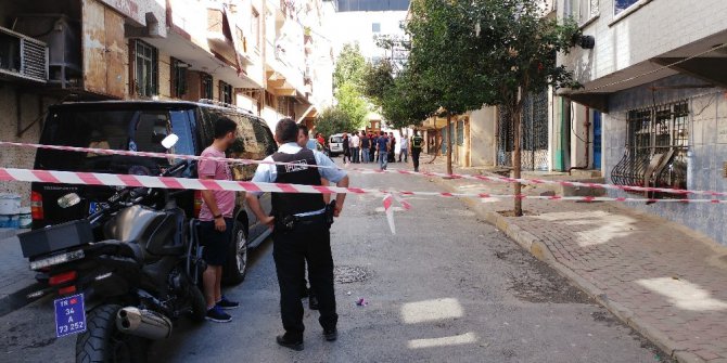 Bağcılar’da uyuşturucu satıcısı polisle çatıştı