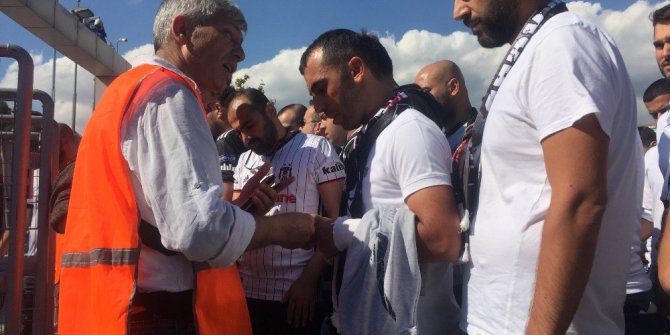 Beşiktaşlı taraftarlar, Kadıköy’e hareket etti