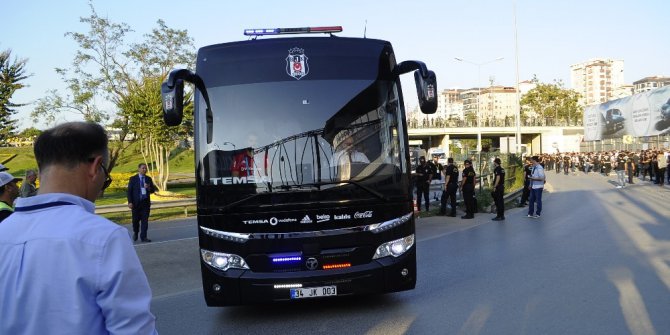 Derbi öncesi takımlar stada geldi