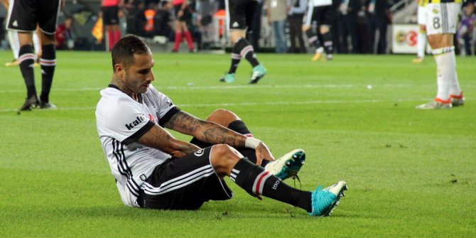 Quaresma 2 dakikada kırmızı kart gördü