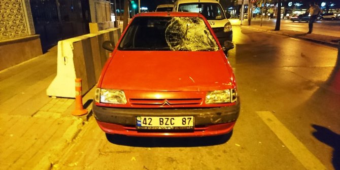 Otomobilin çarptığı kadın hayatını kaybetti