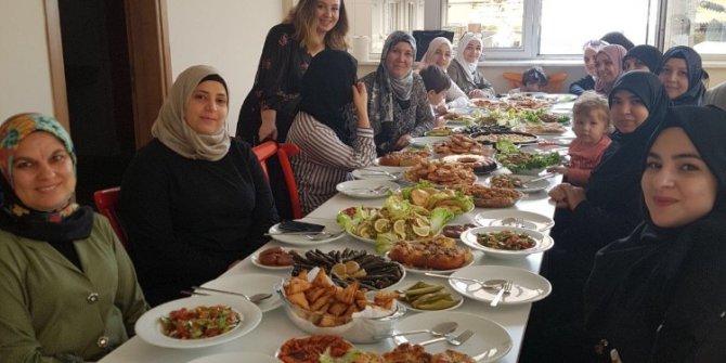 Suriyeli kadınlardan muhteşem yemekler