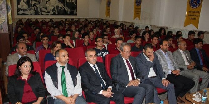 Nevşehir Anadolu Lisesinde 15 Temmuz Şehitleri Anma Programı Düzenlendi
