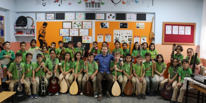 Bu sınıfta herkes en az iki enstrüman çalabiliyor