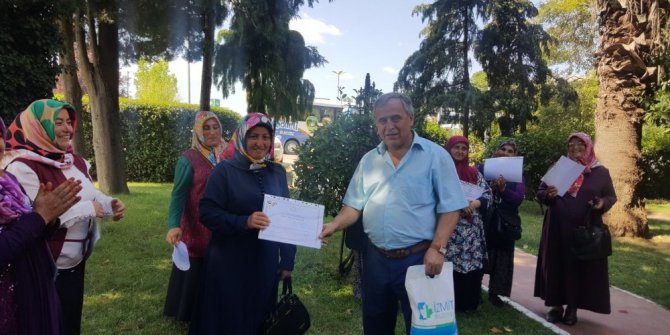 İZMEK’li  kadınlar okur yazar olmanın mutluluğunu yaşıyorlar