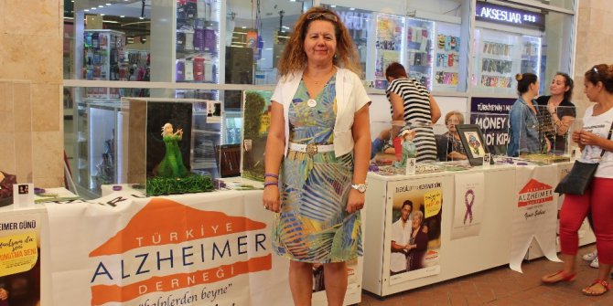 Şeker pastalarla Alzheimer hastalığına dikkat çekildi