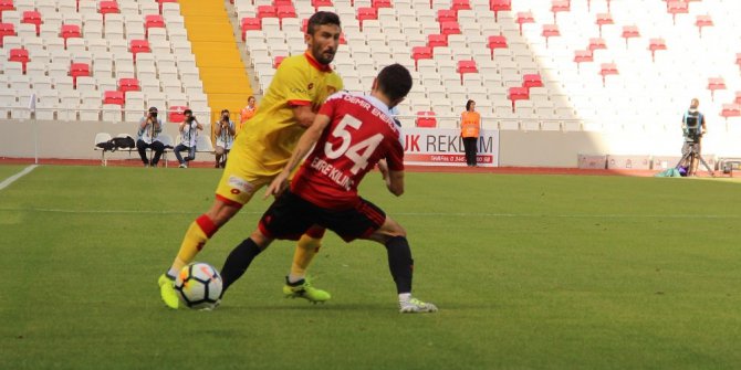 Süper Lig: D.G Sivasspor: 1 - Göztepe: 2 (İlk yarı)