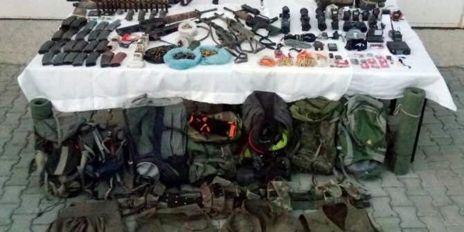 Etkisiz hale getirilen teröristlerin üzerinden cephanelik çıktı