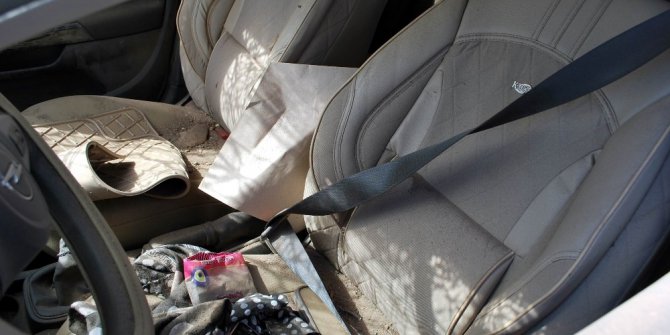 Emniyet kemerini arkadan taktı, canından oldu