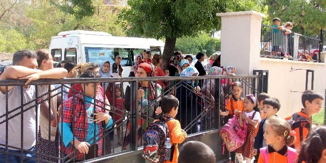 Gaziantep’te Velilerin Okula Girişi Yasaklandı