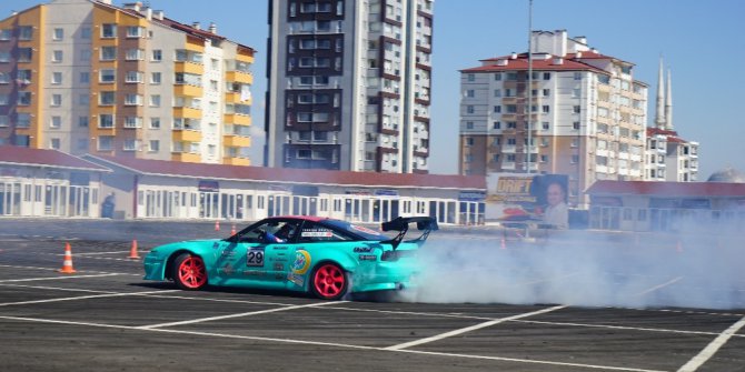 Kastamonu’da drift gösterileri nefes kesti