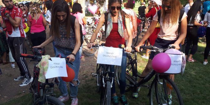 "Süslü kadınlar" Ankara yollarında