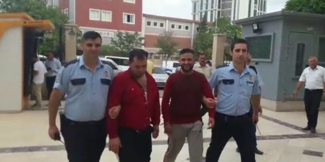 Uyuşturucu Satıcısı Adliyeye Gülerek Girdi