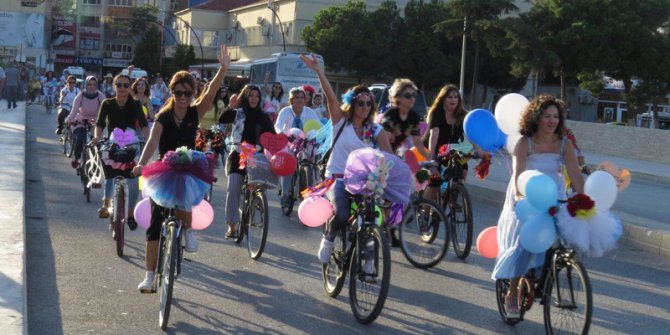 Biga’da Süslü Kadınlar Bisiklet Turu düzenlendi