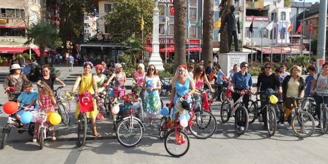 Bandırma’da kadınlar bisiklete bindi