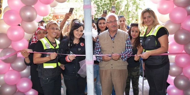 Süslü Egzoz Kadın Motosikletliler Derneği açıldı