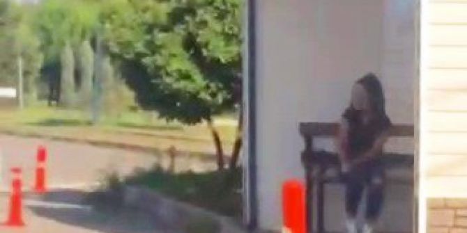 Yeğenine Tacizde Bulunan Şahsı Hem Dövdü, Hem Kameraya Aldı