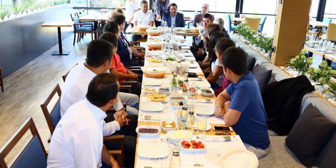 Beypazarı İncili Camii’ni bildiler, Başkan Ak ile kahvaltı kazandılar
