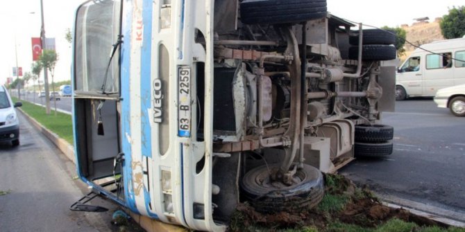 Yolcu minibüsü takla attı: 2 yaralı