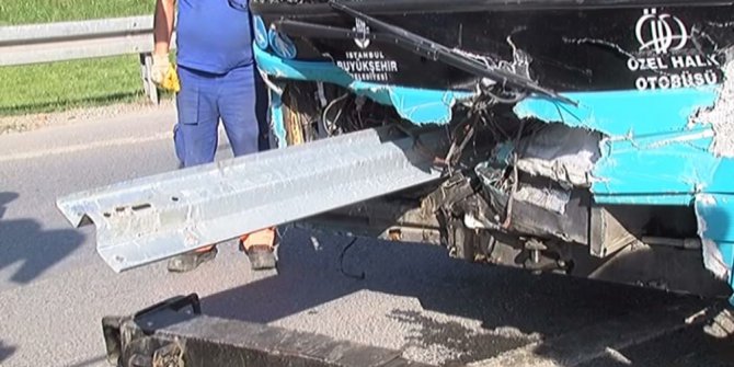 Özel halk otobüsüne bariyerler ok gibi saplandı