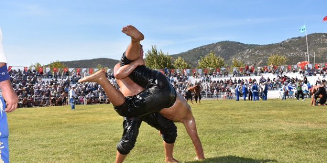13. Edremit Yağlı Pehlivan Güreşleri yapıldı