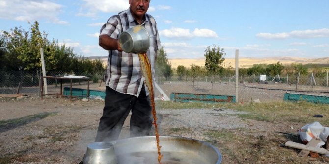 Yozgat’ta kazanlar pekmez için kaynıyor