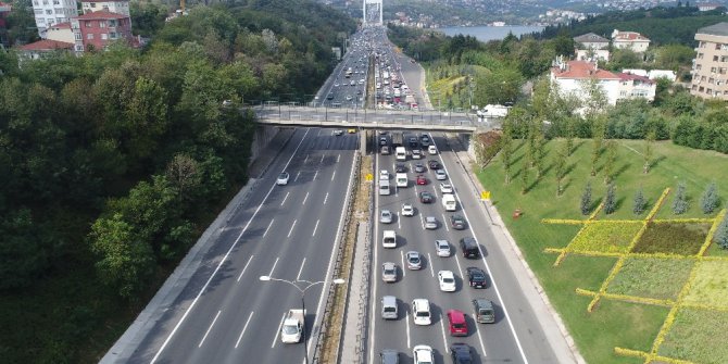 FSM Köprüsü’nde oluşan trafik yoğunluğu havadan görüntülendi