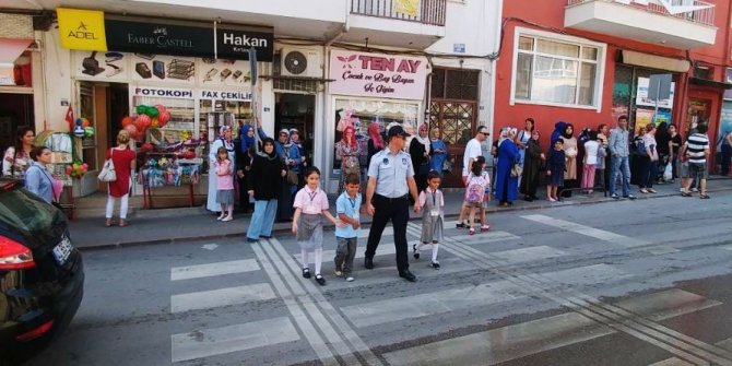 Öğrenciler zabıtalara emanet